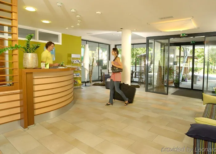 巴切尔阿西斯塔本酒店