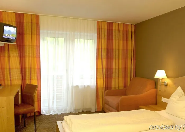 巴切尔阿西斯塔本酒店